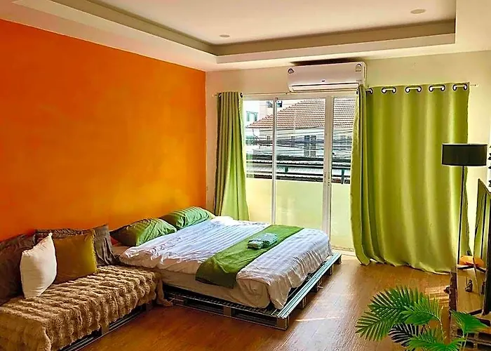 Bright Studio: Balcony, Fast Wifi, Smart Lock, Mrt Отель 3*