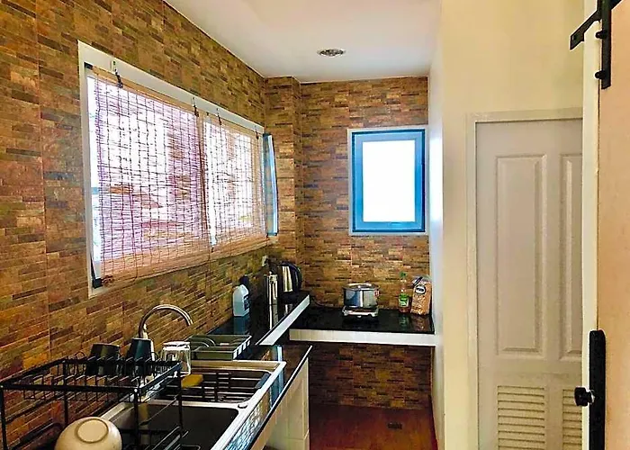 Bright Studio: Balcony, Fast Wifi, Smart Lock, Mrt