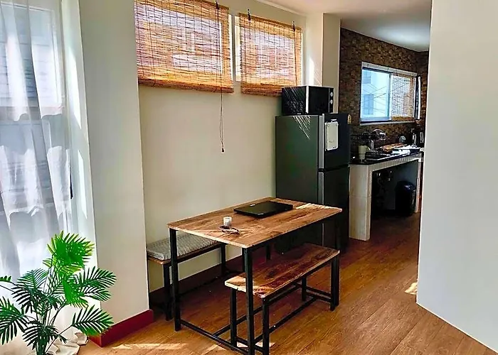 Отель Bright Studio: Balcony, Fast Wifi, Smart Lock, Mrt 3*