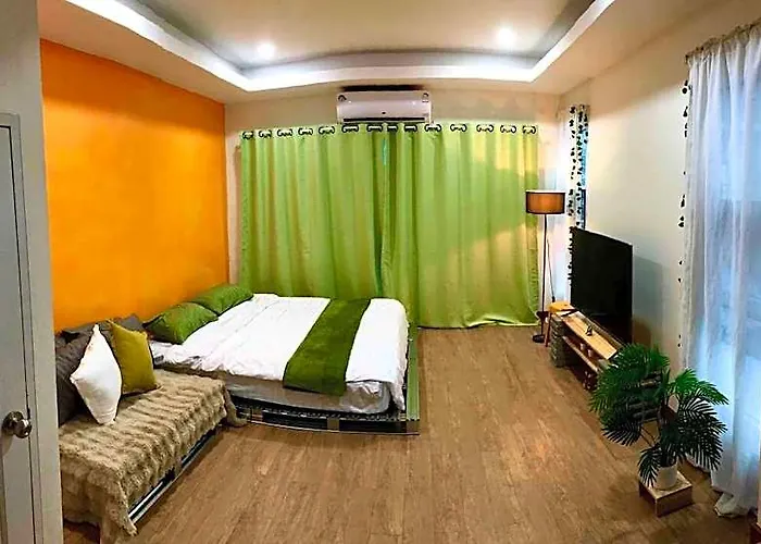 Отель Bright Studio: Balcony, Fast Wifi, Smart Lock, Mrt 3*