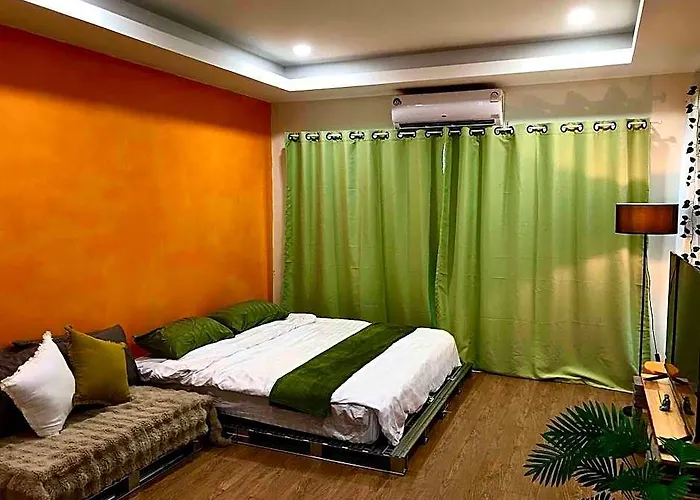 Отель Bright Studio: Balcony, Fast Wifi, Smart Lock, Mrt
