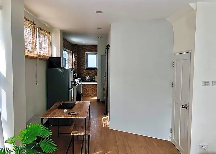 Bright Studio: Balcony, Fast Wifi, Smart Lock, Mrt 3* Бангкок