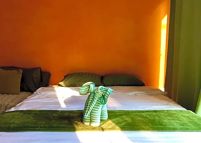 Bright Studio: Balcony, Fast Wifi, Smart Lock, Mrt 3*